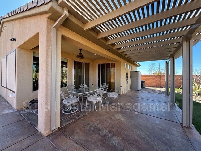 Building Photo - 530 S Coral Cv