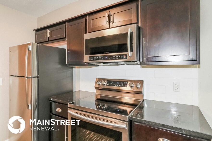 Building Photo - 8917 S Hillcrest Dr