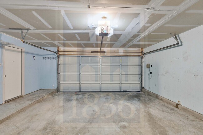 Building Photo - 2311 Bluffstone Dr