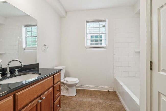 Building Photo - 401 N Tonti St