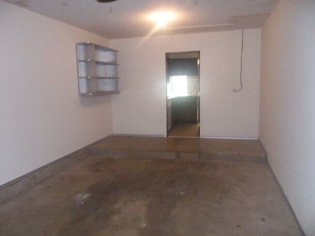 Building Photo - 421-423 Britton Ct.