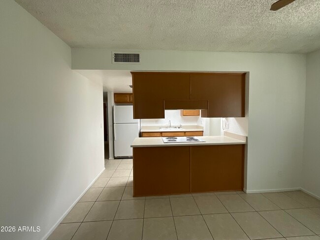 Building Photo - 247 E 7th Dr