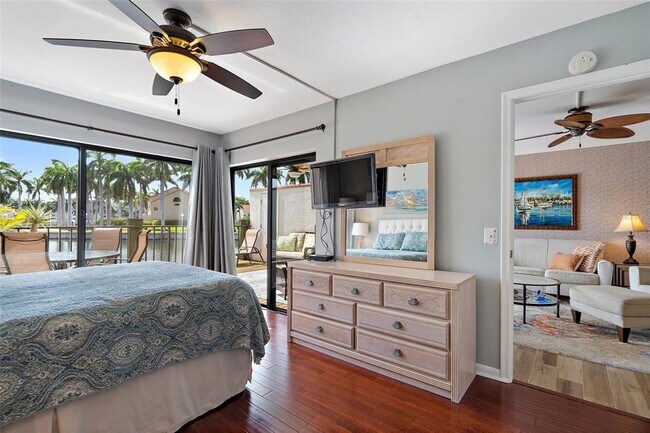 Building Photo - 6277 Bahia Del Mar Blvd S