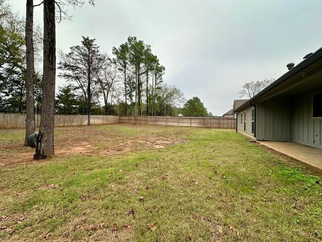 Building Photo - Stunning 3/2/2 on the Outskirts of Lindale!