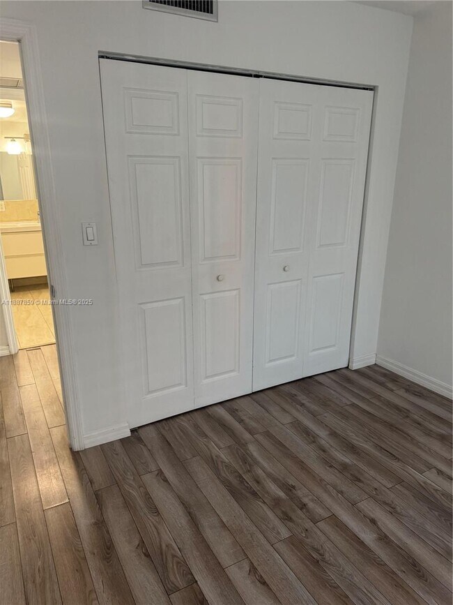 Building Photo - 1301 NE Miami Gardens Dr