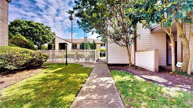 Building Photo - 7037 N Holiday Dr