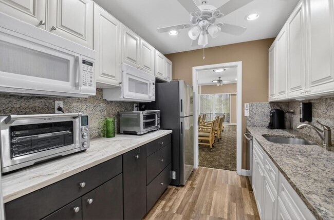 Building Photo - 9264 Vista Del Lago