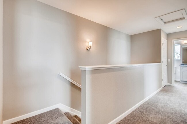Building Photo - 3 Bedroom Townhomes For Rent