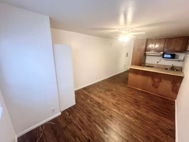 Building Photo - 1 MONTH RENT FREE!!! Studio Blocks from th...