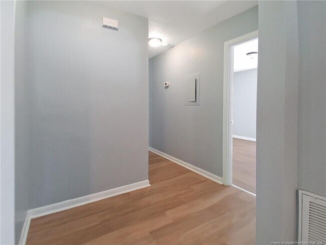 Building Photo - 1086 Essex Pl