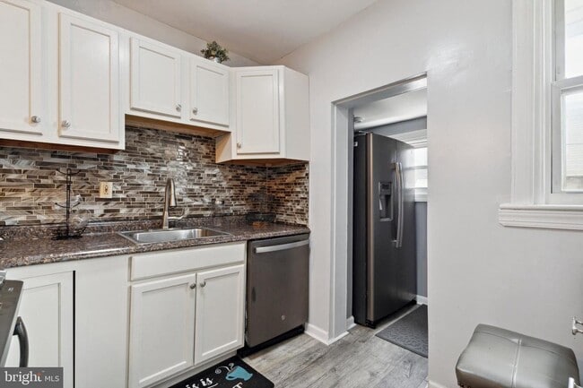 Building Photo - 7117 Woolston Ave