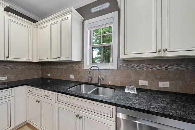 Building Photo - 3537 Bunting Dr