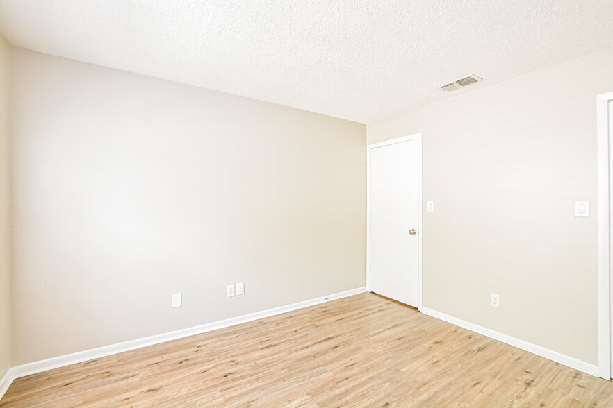 Building Photo - 703 Drywood Ave