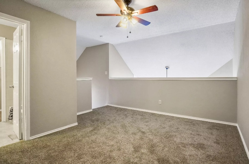 Building Photo - 2300 Balsam Dr