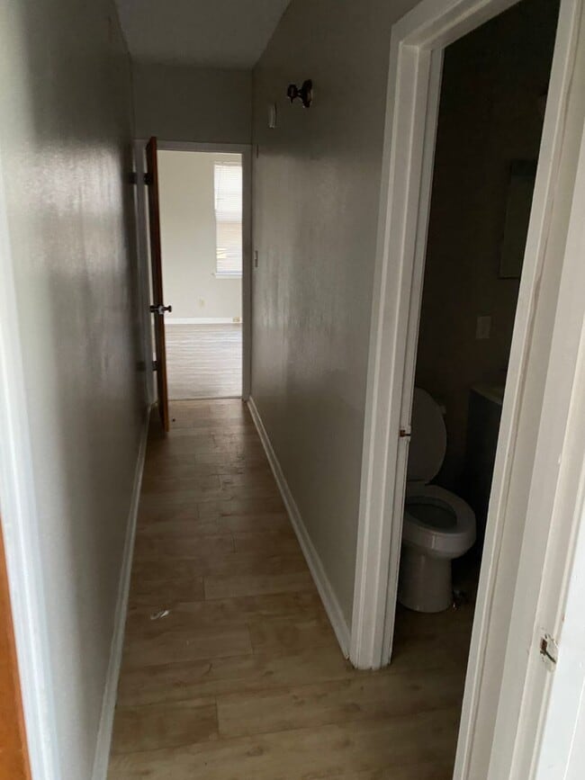 Building Photo - 260 1/2 Wyandotte St-