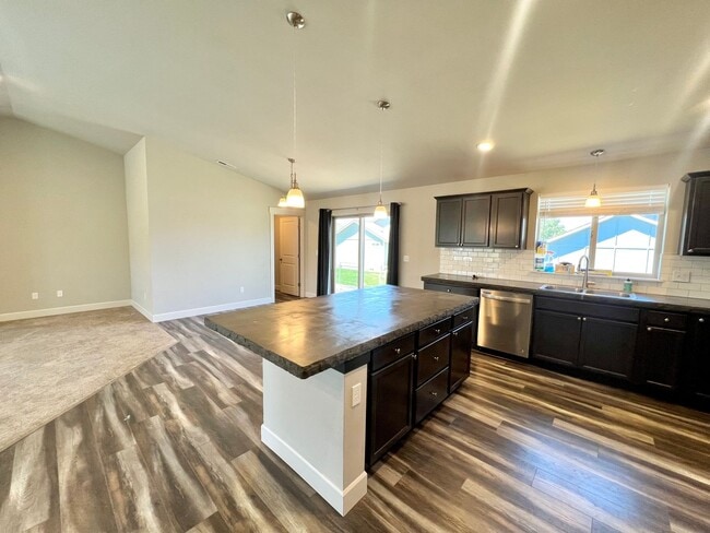 Building Photo - Modern 4 Bedroom Rambler in Ellensburg