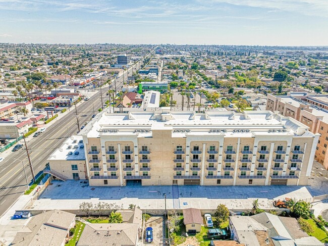 Primary Photo - 3672 W Imperial Hwy