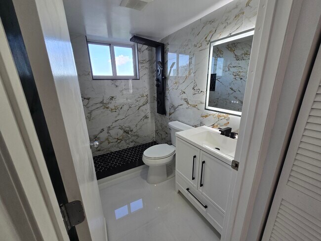 Building Photo - 1700 NW North River Dr