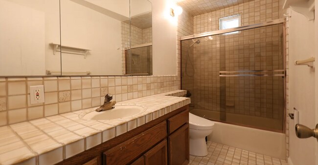 Building Photo - Updated Large 3 bedroom 2 bathroom home