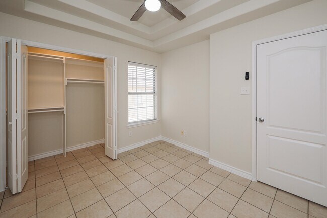 Building Photo - 1000 Ranchway Dr