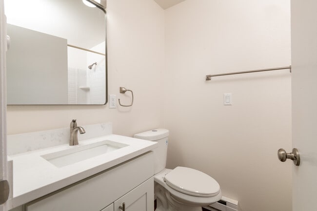 Building Photo - 569 Lee St