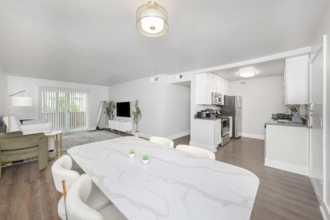 Building Photo - 4301 W Cleveland St