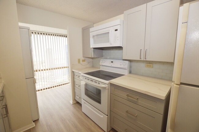 Building Photo - Century Center 2 bed, 2 bath, 1 parking 10...