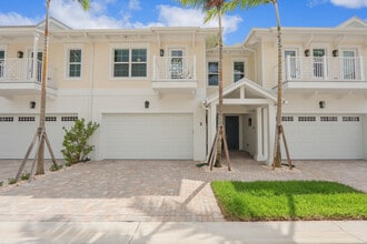 Building Photo - 120 Water Pointe Pl