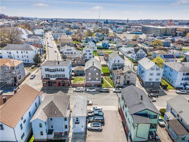 Building Photo - 1081 Bedford St