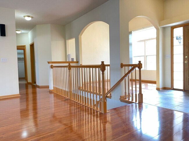 Building Photo - Move-in Special offer!!! Stunning 5 bedroo...