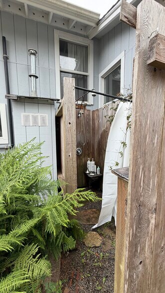 Outside Shower - 201 6th Ave