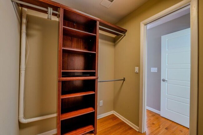 Building Photo - 4518 Club House Dr