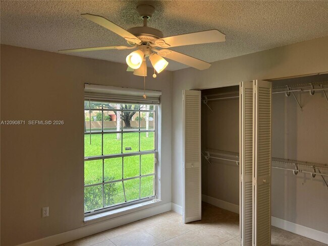 Building Photo - 7200 Fairway Dr