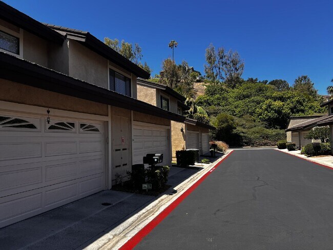 Building Photo - 4705 Birchwood Cir