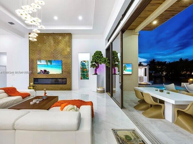 Building Photo - 2225 NE 19th St