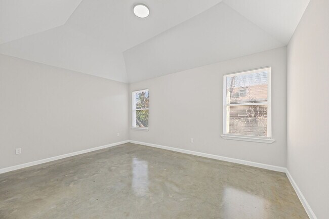 Building Photo - 1150 Melrose St