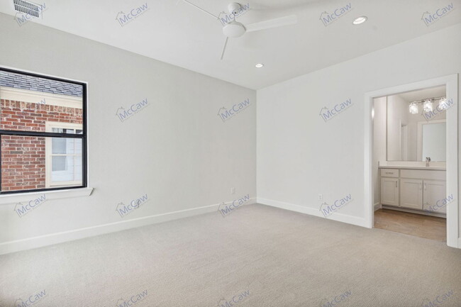 Building Photo - 3612 Binkley Ave