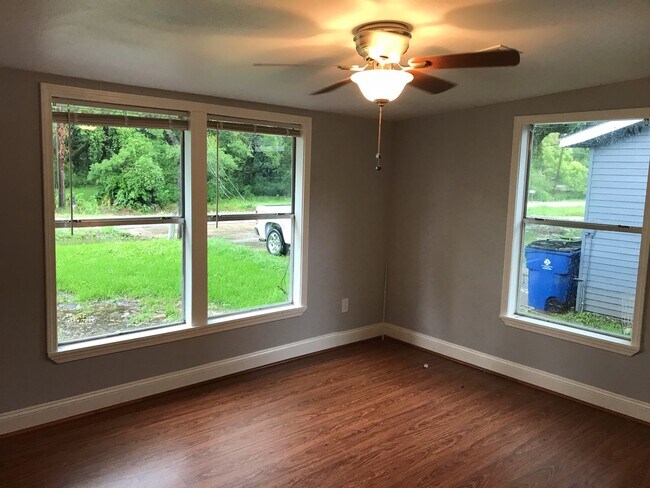 Building Photo - beautiful just remodeled home in Jones Creek. Move In Ready!