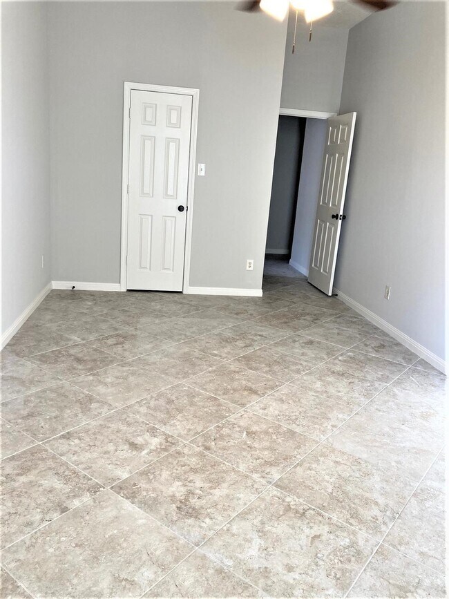 Building Photo - 3231 Creek Manor Dr