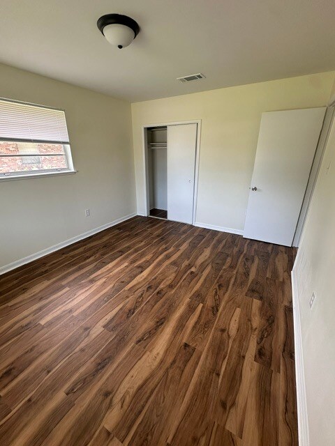 Building Photo - 2615 Demaret Dr