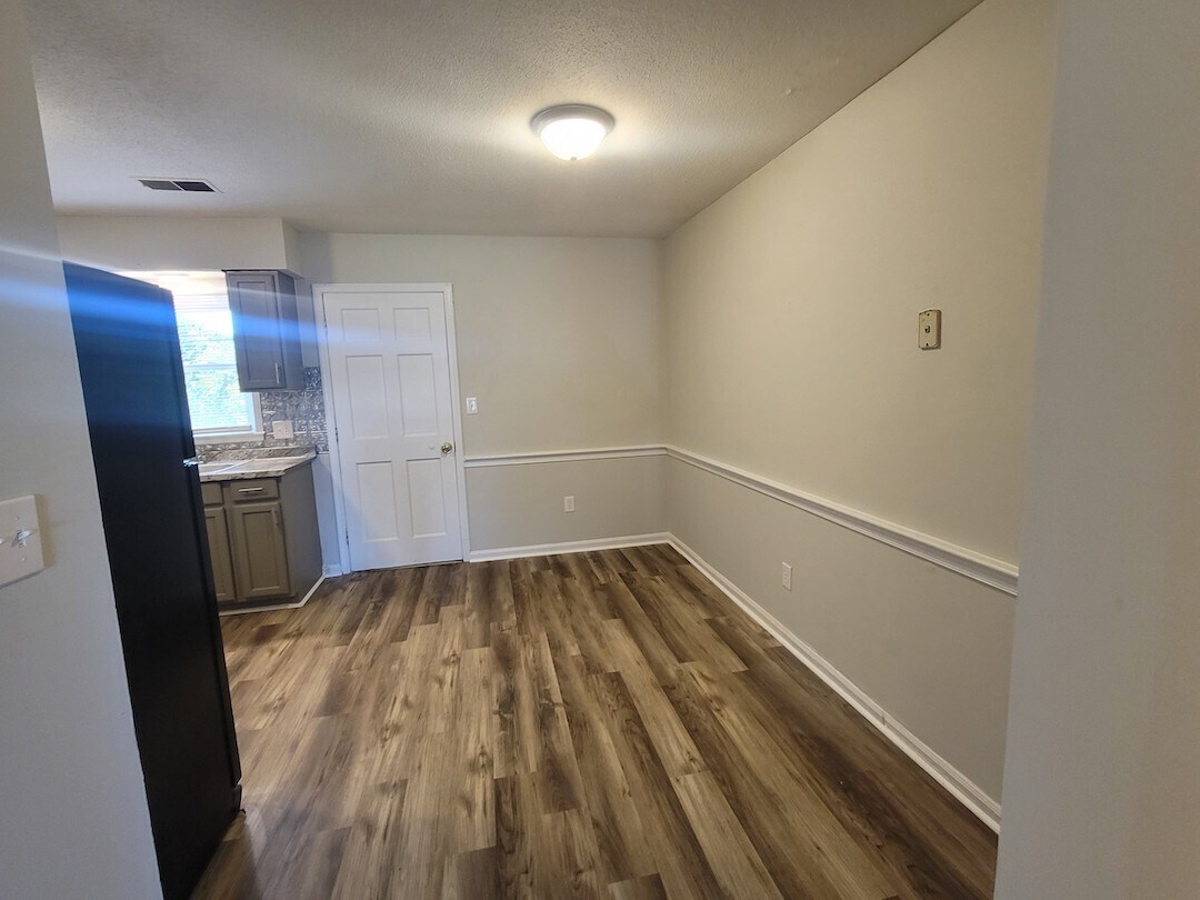 Building Photo - 105 Plaza Oaks Rd