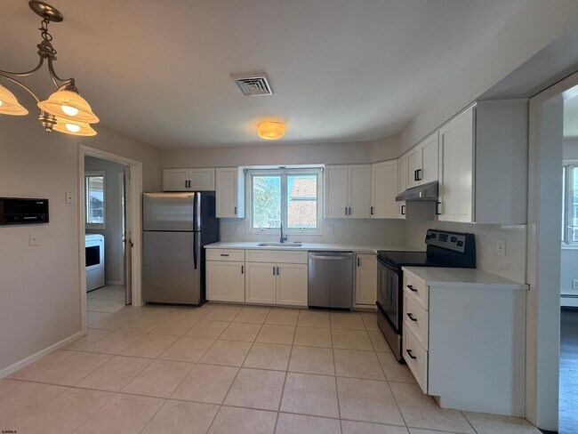 Building Photo - 303 Windsor Dr