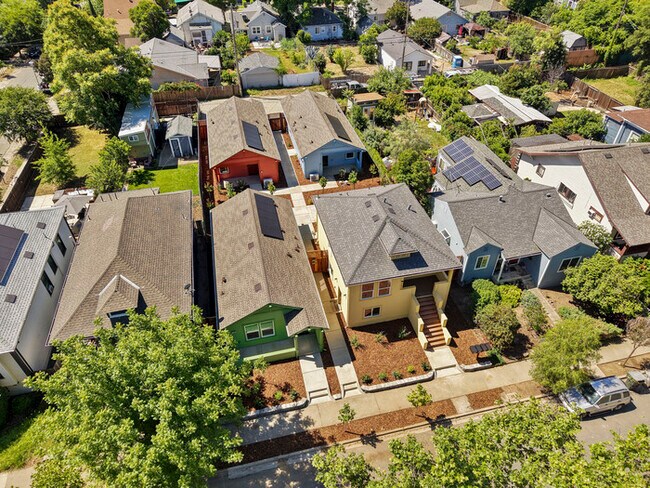 Building Photo - Beautifully updated 2/1 in North Oak Park! Located Close to UC Davis Med Center + MgGeorge Law Sc...