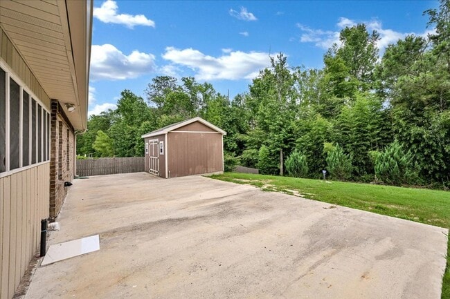 Building Photo - 3 Bedroom, 2 Bath home.