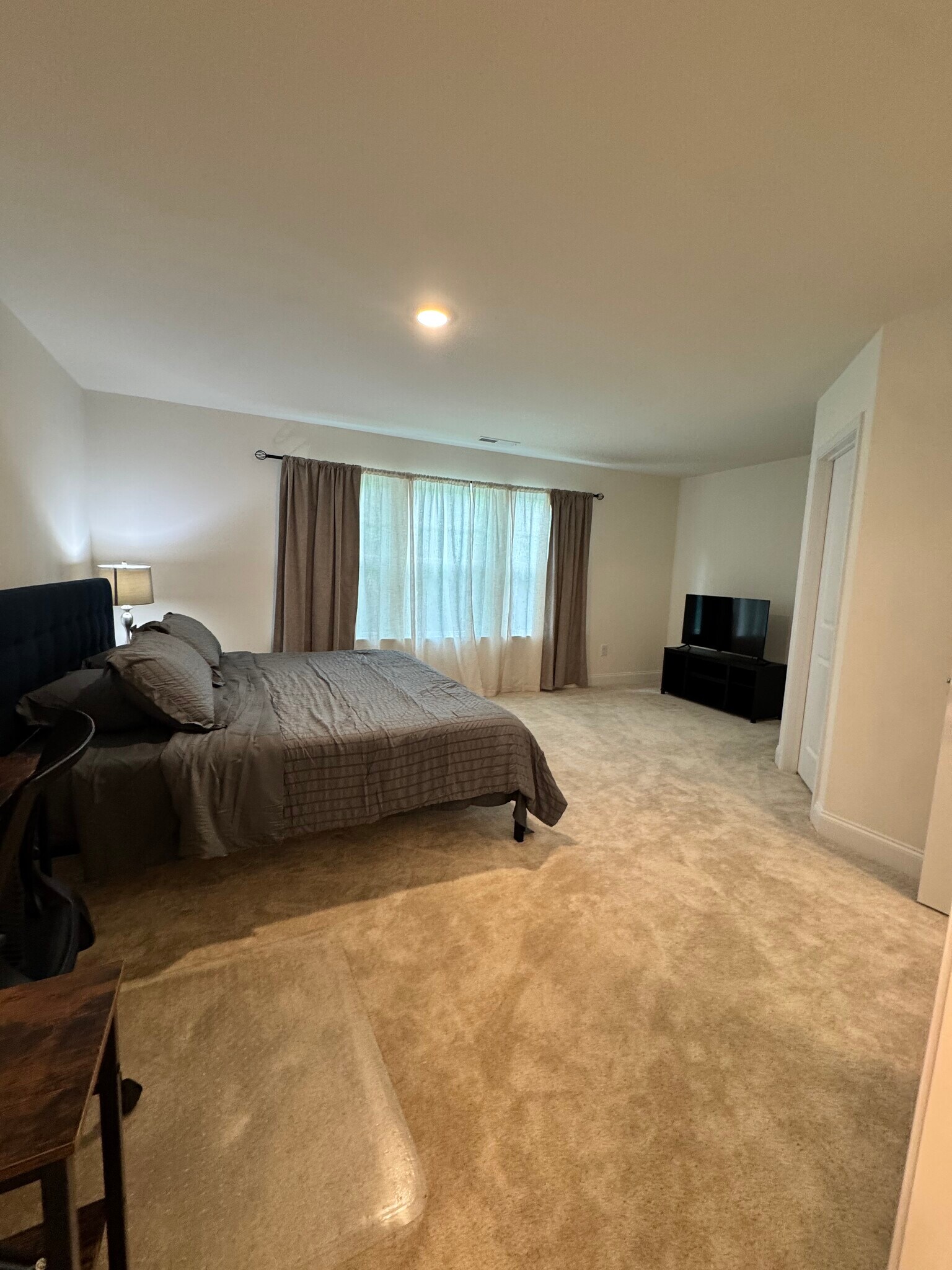 Building Photo - 327 Church St