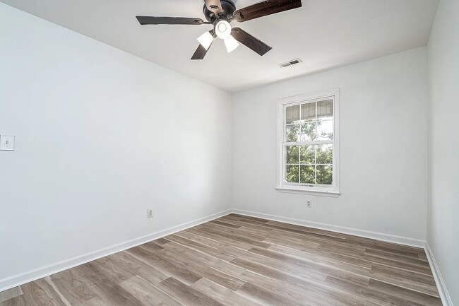 Building Photo - 2718 Buckner Ln