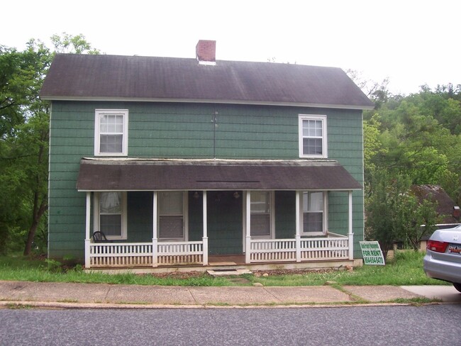 Building Photo - 1BD/1BA Duplex Available Now in Newry!