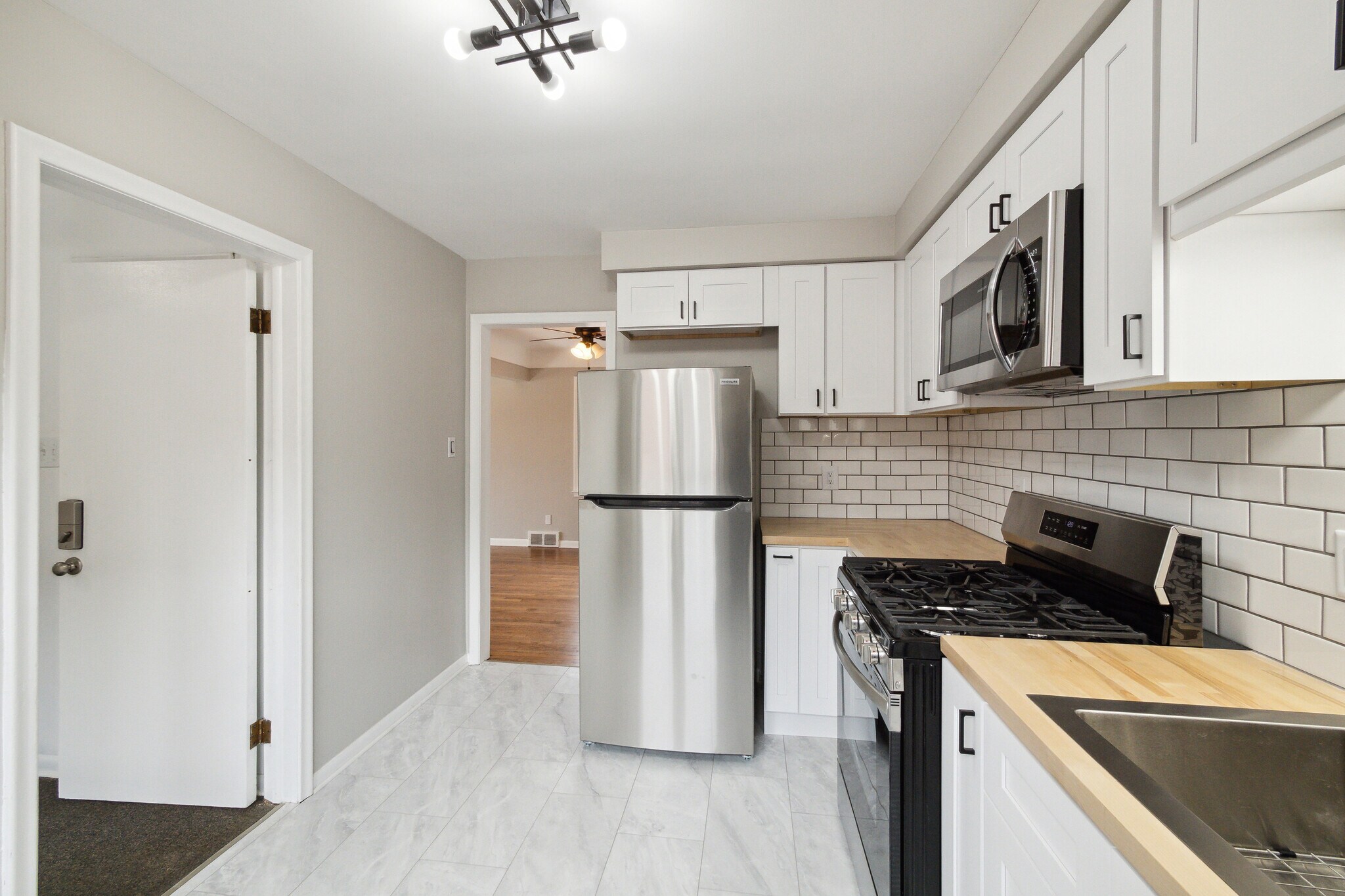 kitchen - 204 Catalpa Dr