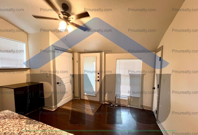 Building Photo - COMING SOON! 3-bedroom, 1-bathroom house l...