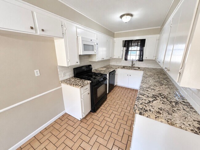 Building Photo - 2532 La Vonne Cir